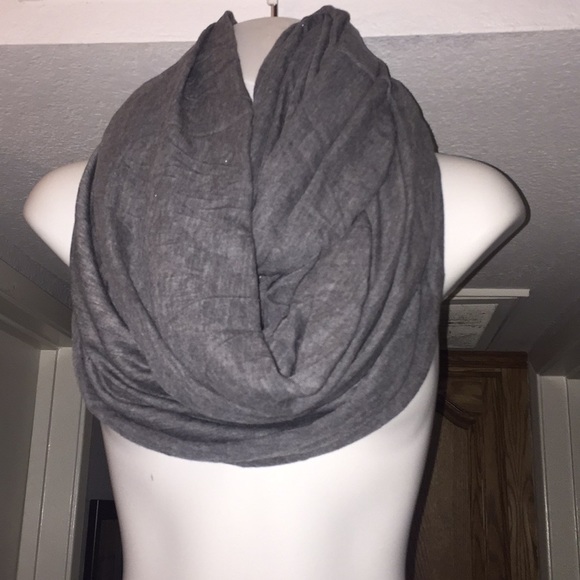 Accessories - Grey infinity scarf 🧣